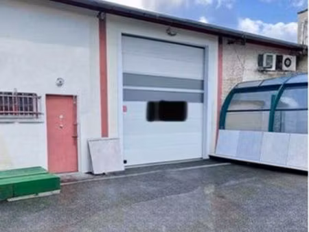 local commercial  dépôt  entrepôt avec bureau et toilettes