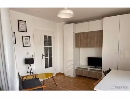 créteil pointe du lac - location appartement de 26 m2  meublé  avec balcon et parking