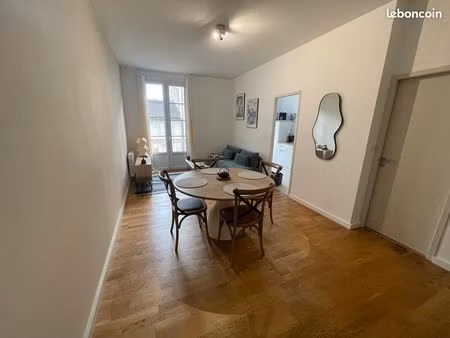 appartement t2 à louer vide non meublé  rénové et isolé avec climatisation  ascenseur  bal