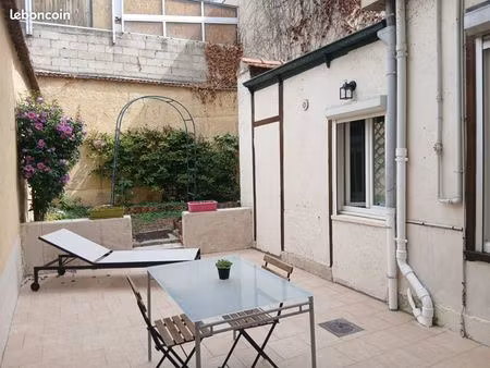 appartement avec terrasse et jardinet