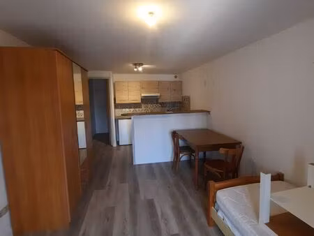 studio centre sablé partiellement meublé