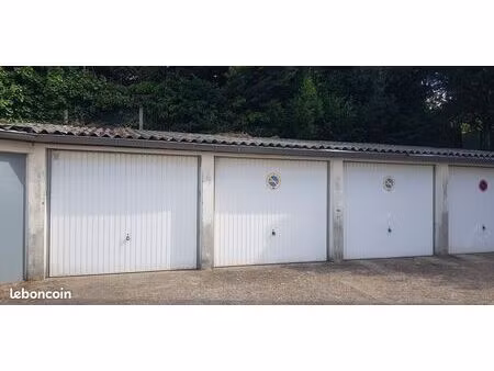 box de stationnement ou de stockage