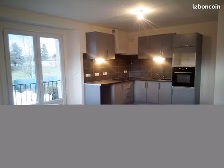 f2 dole / saint-ylie très bon état parking privé