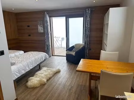 location studio mai à novembre