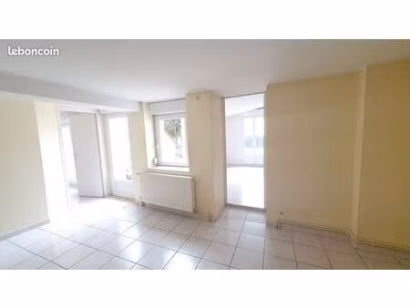 grand t3 excellent état au bord de l'eau