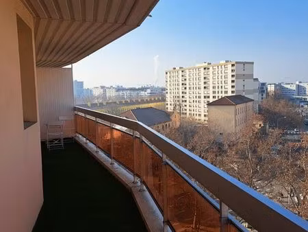 particulier loue t2 meublé lyon 7 avec terrasse 17m2 au 7e étage  garage en sous sol et ca