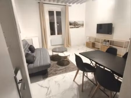 studio refait à neuf meublé