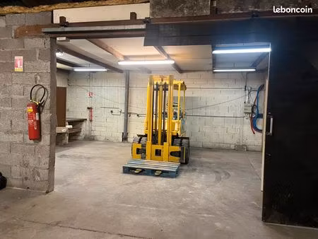 local sécurisé pour stockage / activité / brocanteur / vente en ligne...