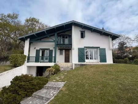 ? location étudiante / bail mobilité – maison meublée 143 m² – bidart centre