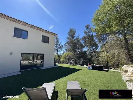 villa 4 pièces 140 m²