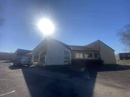 vente bureaux et commerces à la selle-en-luitré (35133) : à vendre / la selle-en-luitré