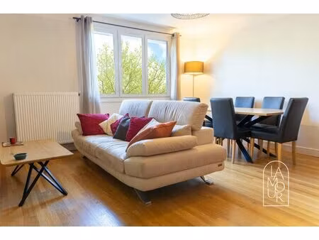 vaste t3 rénové avec garage et jardin commun à dijon