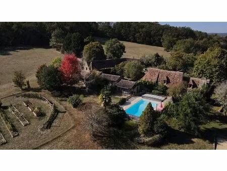 ensemble perigordin avec maison principale  2 gites  piscine et