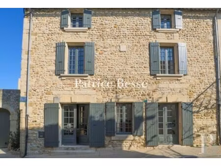 dans le nord du vaucluse  entre vaison-la-romaine et orange  une maison de village...