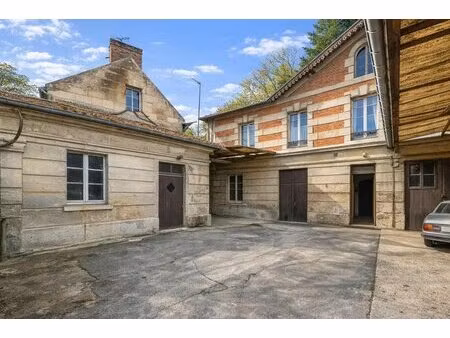 maison de 4 pièces de 150 m² à pierrefonds