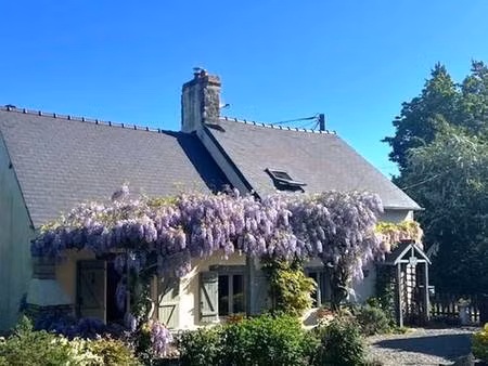 maison de campagne dans un cadre magnifique. cachet et confort récent.