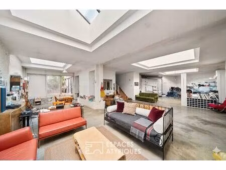 loft avec verrières et cour secrète à la butte aux cailles