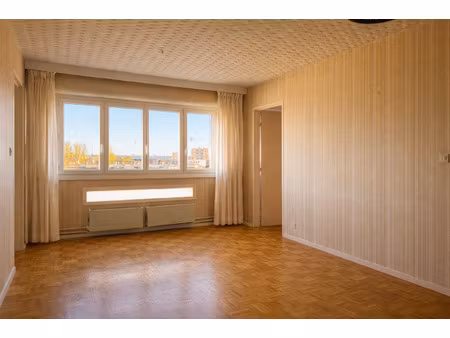 f2 au 6e et dernier étage avec parking et cellier à saint-ma