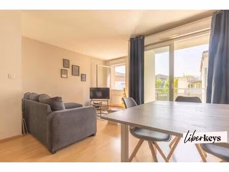 saint-sébastien sur loire : appartement t3 lumineux avec balcon  2 places de parking en so