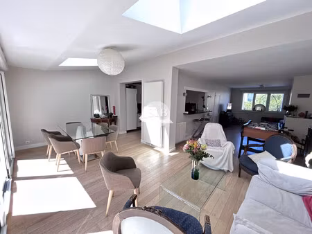 maison familiale avec sous-sol et jardin