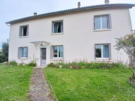 vente maison de village avec dépendances  terrain clos et fort potentiel