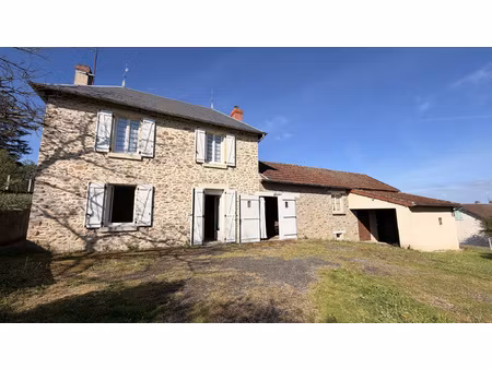 charmante maison de village en pierre avec beaucoup de cache