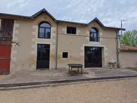 location maison 4 pièces 101 m2 à savigny-lévescault