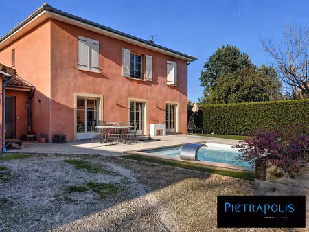 belle maison familiale avec piscine au coeur de civrieux