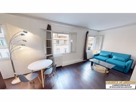 rue georges sorel : comme une maison  sans voisin direct.