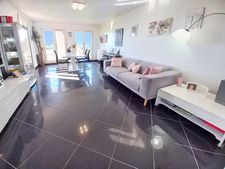 duplex f3 au pied du lac  a 8 min. a pied du metro pointe du