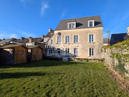 bel immeuble avec 3 appartements et joli jardin