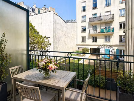 t1 de 26 m² avec balcon et gardienne au calme - rue de la roquette