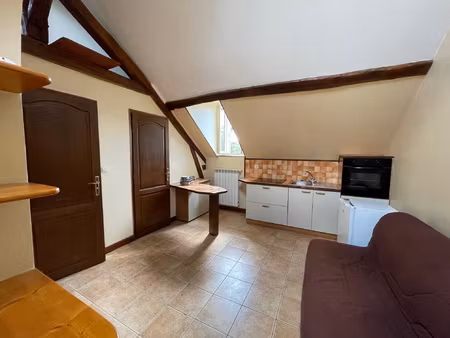 a 3 kms de chateauneuf/loire ! appartement meublé.