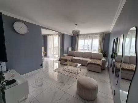 la taillée : joli t4 avec balcon + parking privé.