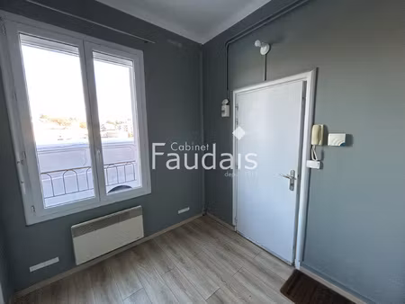 bureau professionnel avec salle d'attente