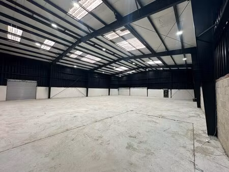 location local d'activités 650 m²