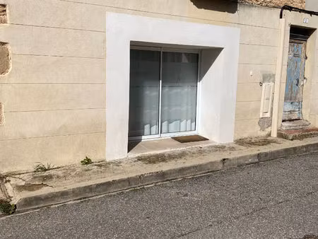 brue-auriac : espace commercial de 26 70 m² à louer  bien agencé et polyvalent