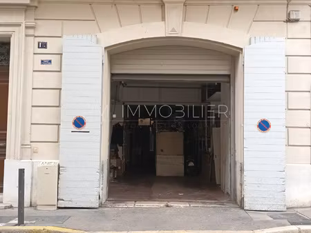 murs de local commercial 13001 avec extérieur