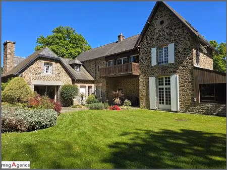 maison en pierre 225 m²  9 pièces sur 1000 m² de terrain