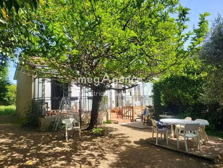 maison  1 chambre  garage  véranda 846 m² de jardin clos et arboré