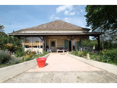 maison en pierre 163 m² avec dépendances – piscine- vue dégagée – terrain 18 000m²- viraze