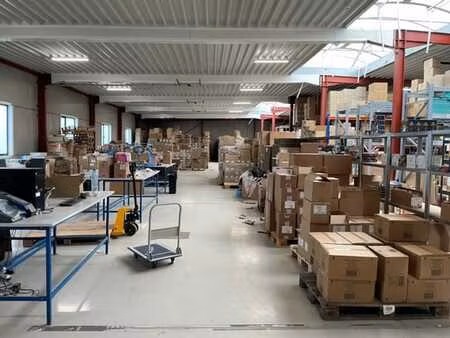 210m² + bureau 4 postes + 2 park. poss. de 382m² compl.