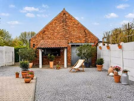 maison 3 façades avec annexe polyvalente  jardin et terrasse