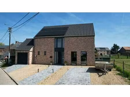 spacieuse et lumineuse villa en excellent état