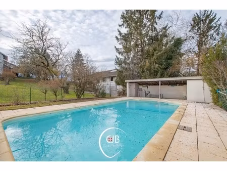 maison aux marches  5 chambres et terrain d’1 hectare