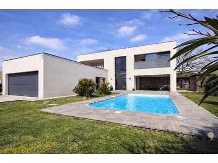 maison mons t4/5 sur 1000m² avec piscine