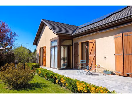 montbazens. maison de plain-pied parfaitement rénovée avec autonomie énergétique. grand so