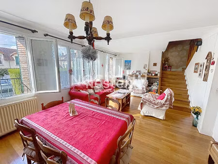 maison meulière à saint cyr l ecole quartier de l'epi d'or .