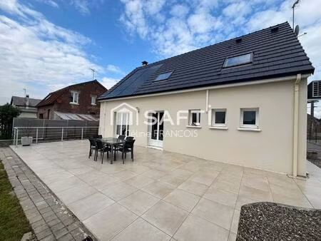 pavillon récent avec piscine et grand terrain