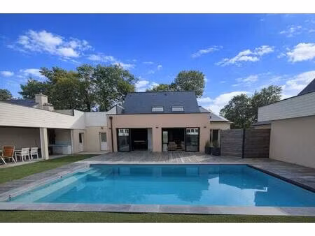 centre ville  commerces à pieds  4 chambres  terrain 600 m²